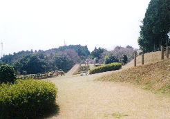 山中城跡・・・家族連れの絶好の行楽地となっています