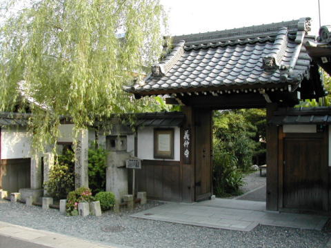 義仲寺～木曽義仲と芭蕉が眠る落ち着いたお寺です