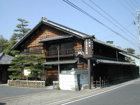 起宿脇本陣跡です。復元されたものですが、歴史を感じることができる貴重な遺構です